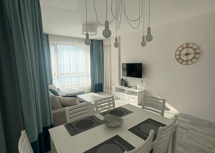 On The Near The Sea * 瓦爾納